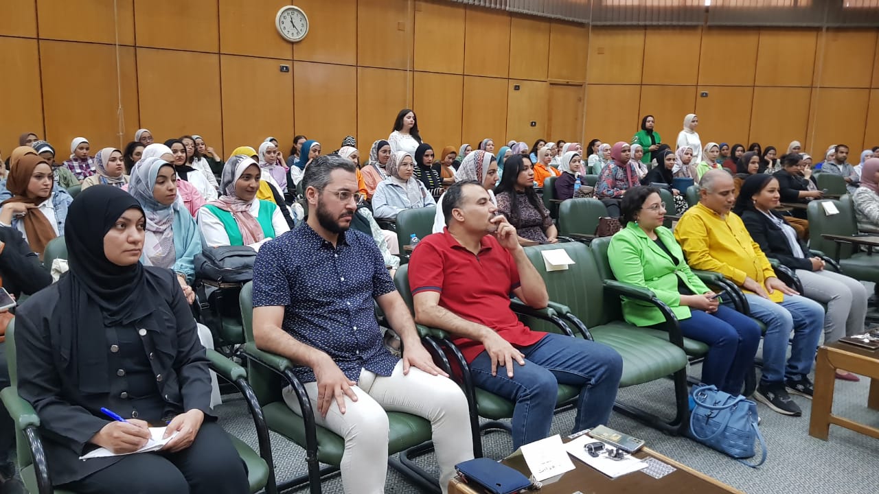 جهاز تنمية المشروعات المتوسطة والصغيرة ومتناهية الصغر بأسيوط ندوة تعريفية عن الخدمات التي يقدمها جهاز تنمية المشروعات المتوسطة والصغيرة ومتناهية الصغر للشباب ورواد الاعمال