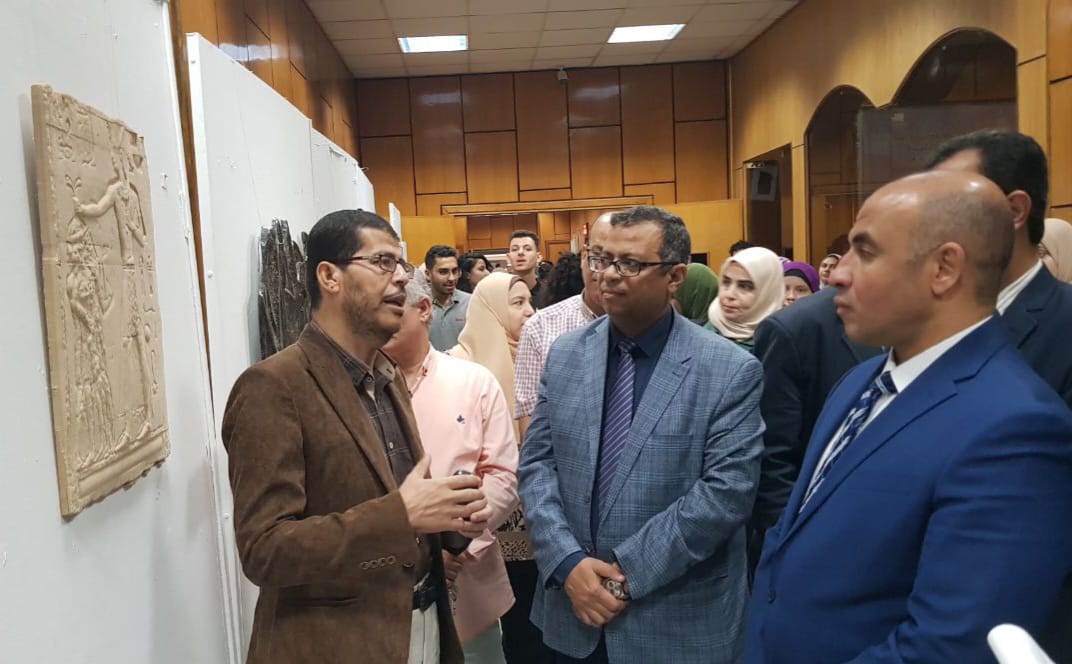 معرض لأعمال السادة اعضاء هيئة التدريس والهيئة المعاونة بالكلية