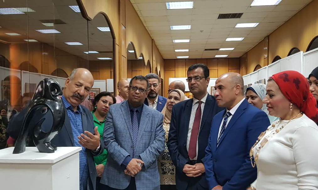 معرض لأعمال السادة اعضاء هيئة التدريس والهيئة المعاونة بالكلية