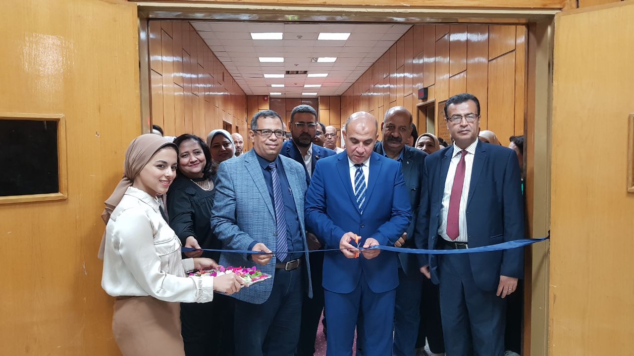 افتتاح معرض اعضاء هيئة التدريس بكلية الفنون الجميلة 