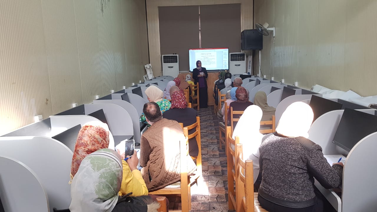 في اطار رفع جودة العملية الإدارية بالكلية وتحسين مستوي العمل الإداري الاداريين