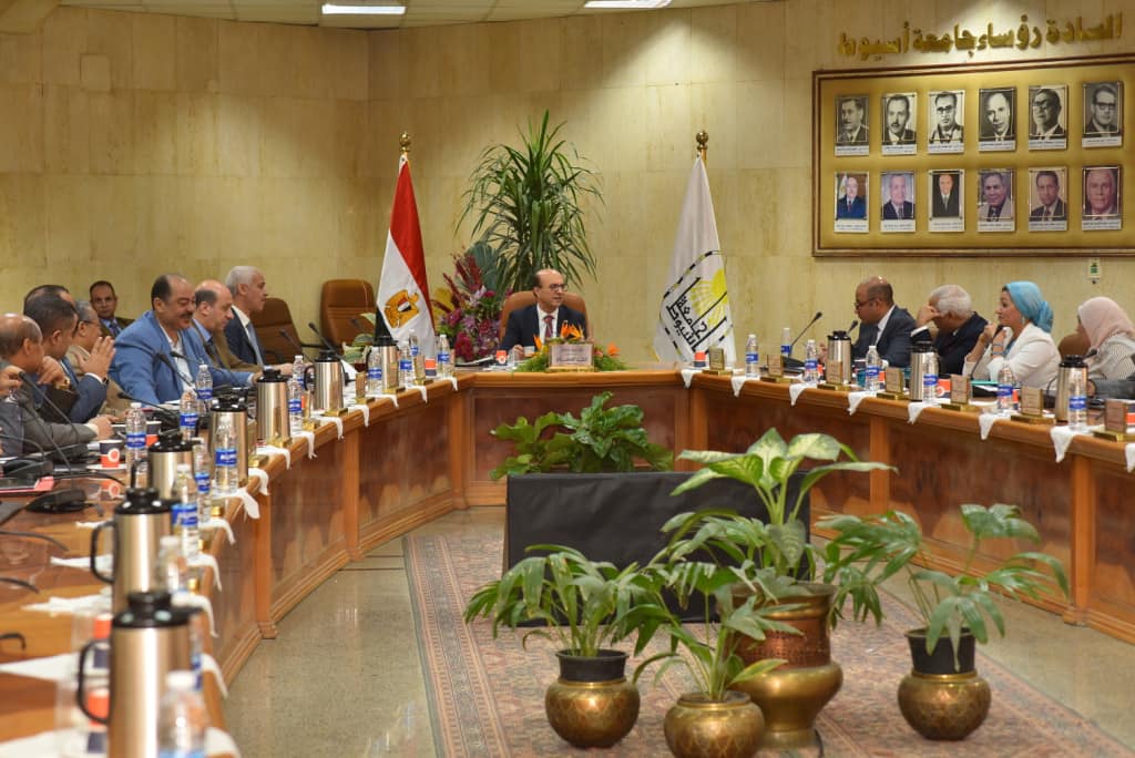 مجلس جامعة أسيوط يدعوا المجتمع الجامعي للمشاركة الفعالة للانتخابات الرئاسية المقبلة