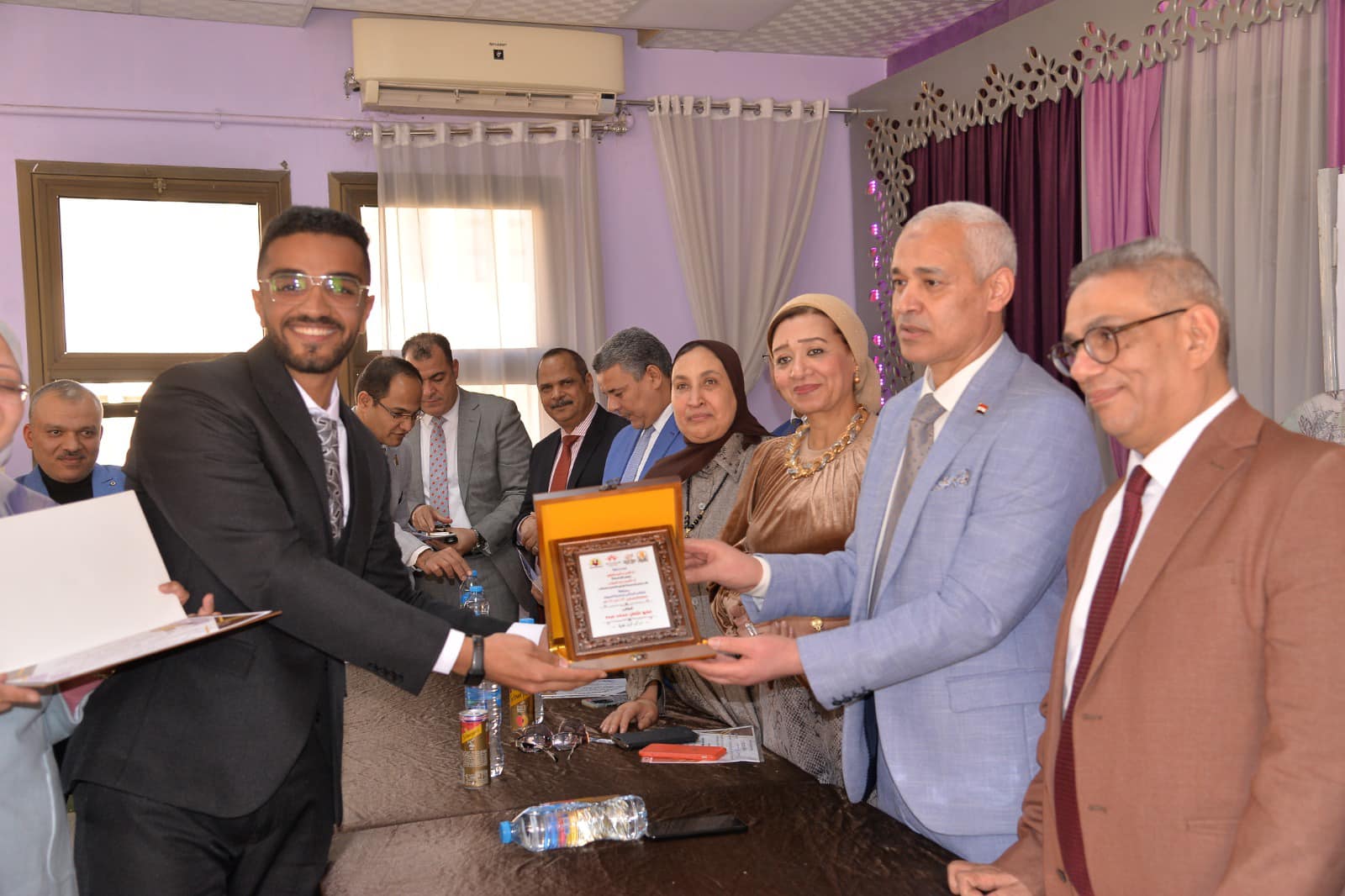 الطالبة ندي خالد جابر بقسم العمارة بالكلية تحصل على المركز الرابع لمسابقة الطالبة المثالية بالجامعة.  