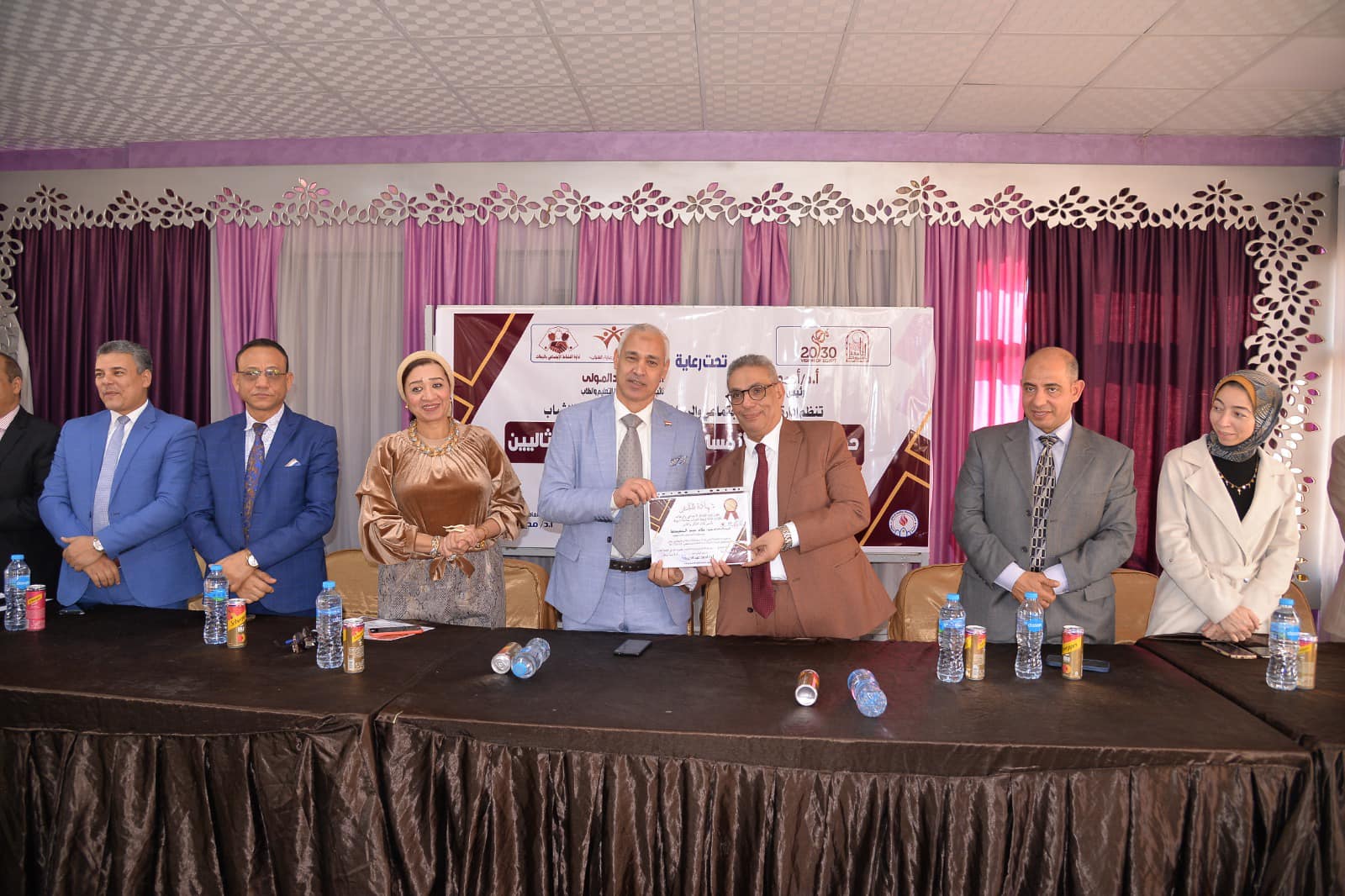 الطالبة ندي خالد جابر بقسم العمارة بالكلية تحصل على المركز الرابع لمسابقة الطالبة المثالية بالجامعة. 