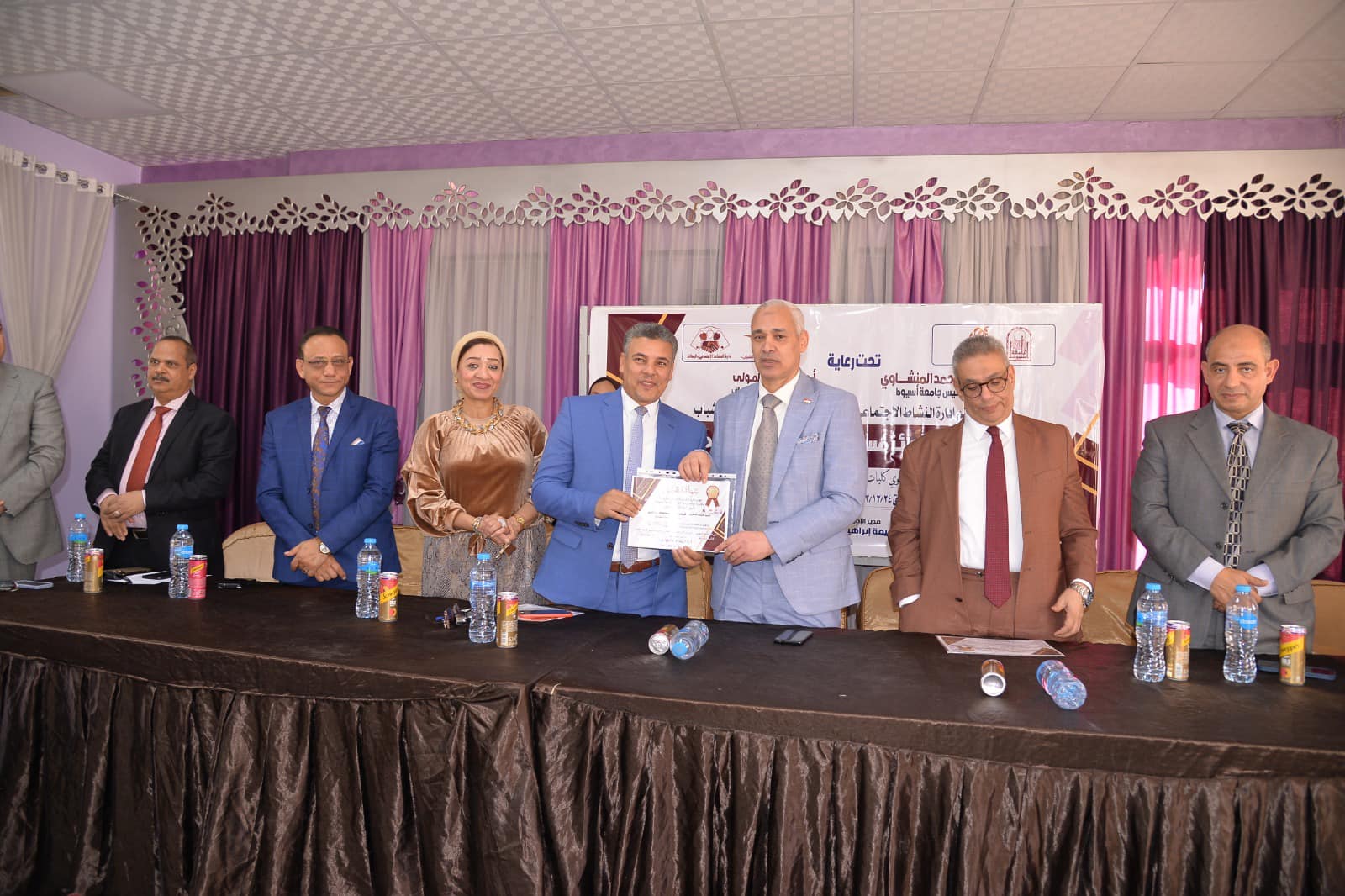 الطالبة ندي خالد جابر بقسم العمارة بالكلية تحصل على المركز الرابع لمسابقة الطالبة المثالية بالجامعة. 