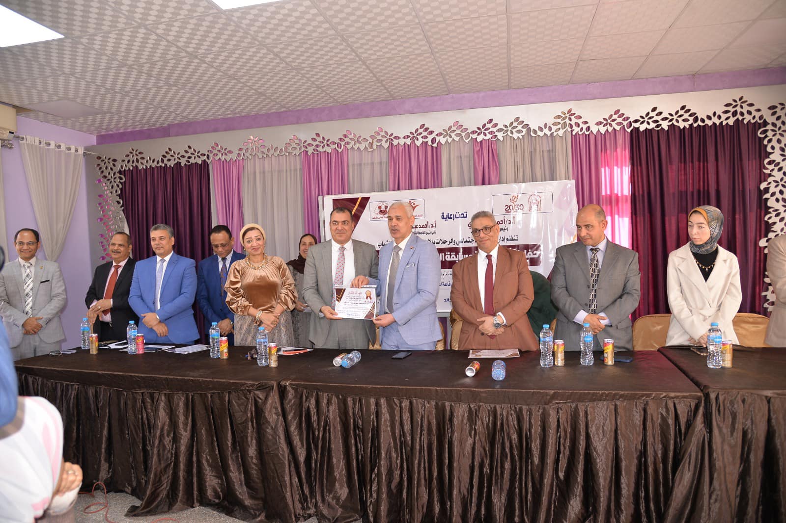 الطالبة ندي خالد جابر بقسم العمارة بالكلية تحصل على المركز الرابع لمسابقة الطالبة المثالية بالجامعة. 