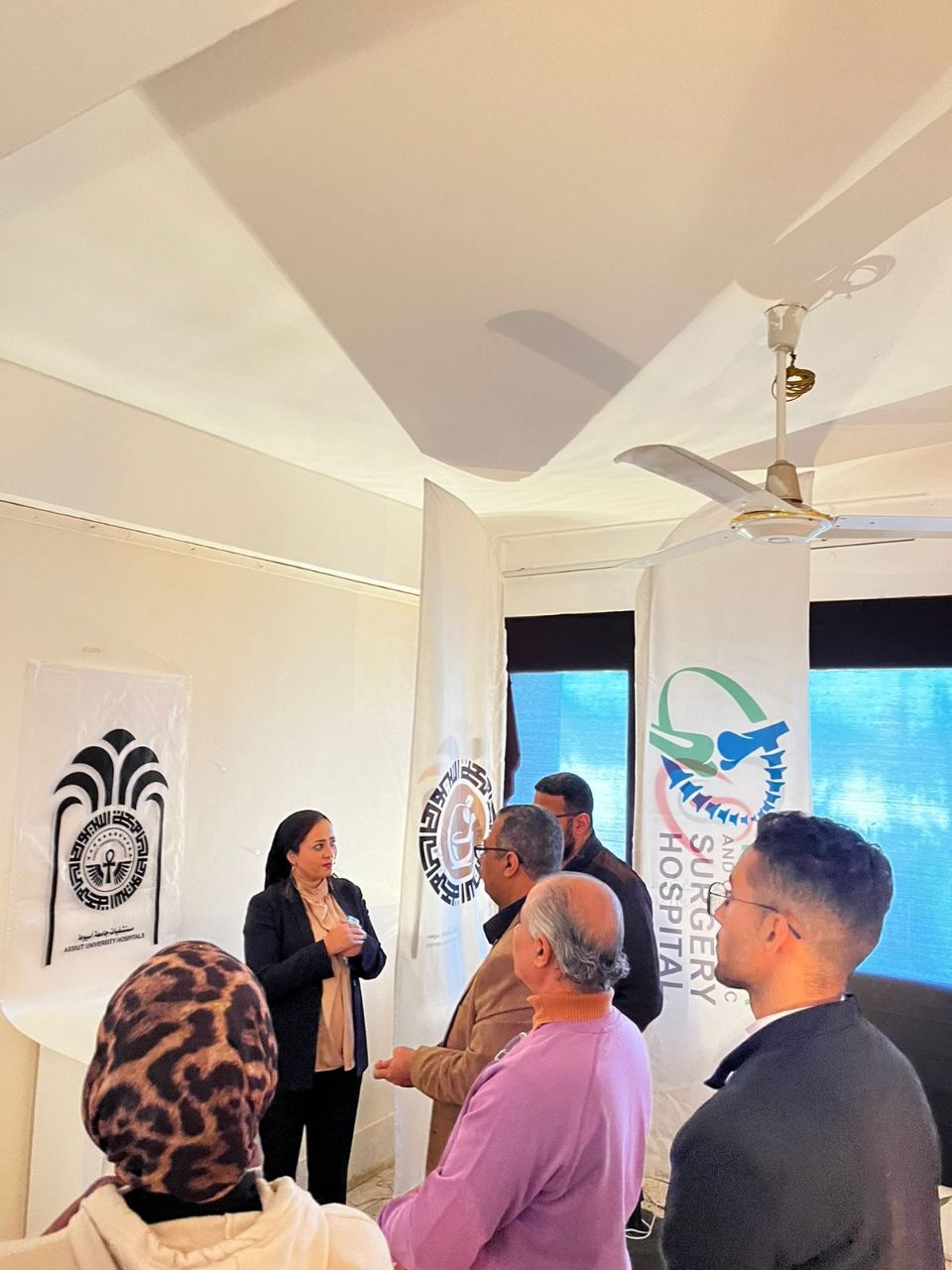 تفقدالسيد الاستاذ الدكتور / عميد الكلية لمعرض السيدة الدكتورة/ نهي سعيد مفتي المدرس بقسم الجرافيك بالكلية