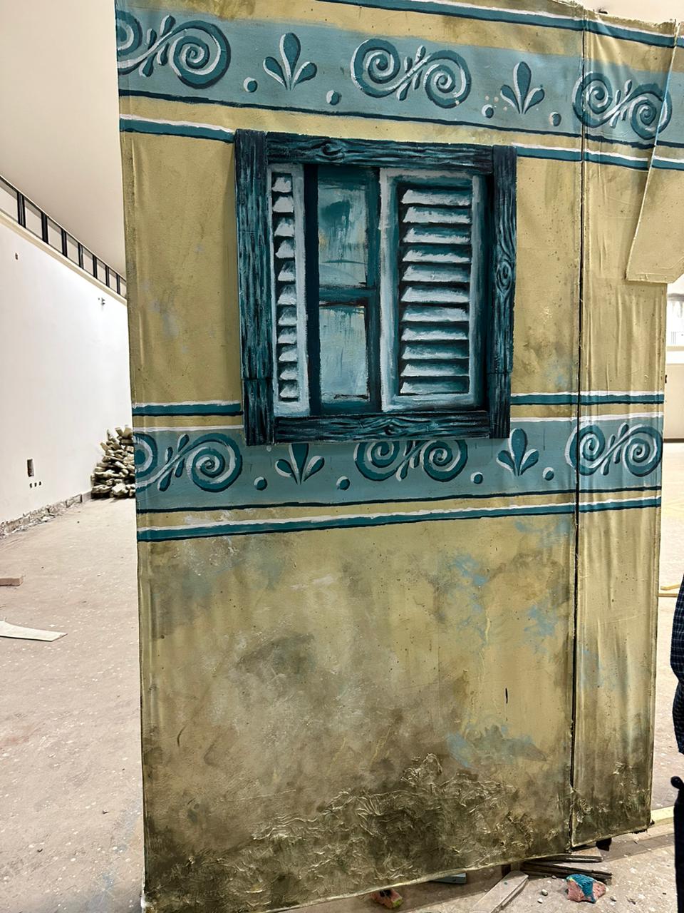 كلية الفنون الجميلة تصمم ديكورات العرض المسرحي "نعيمة"