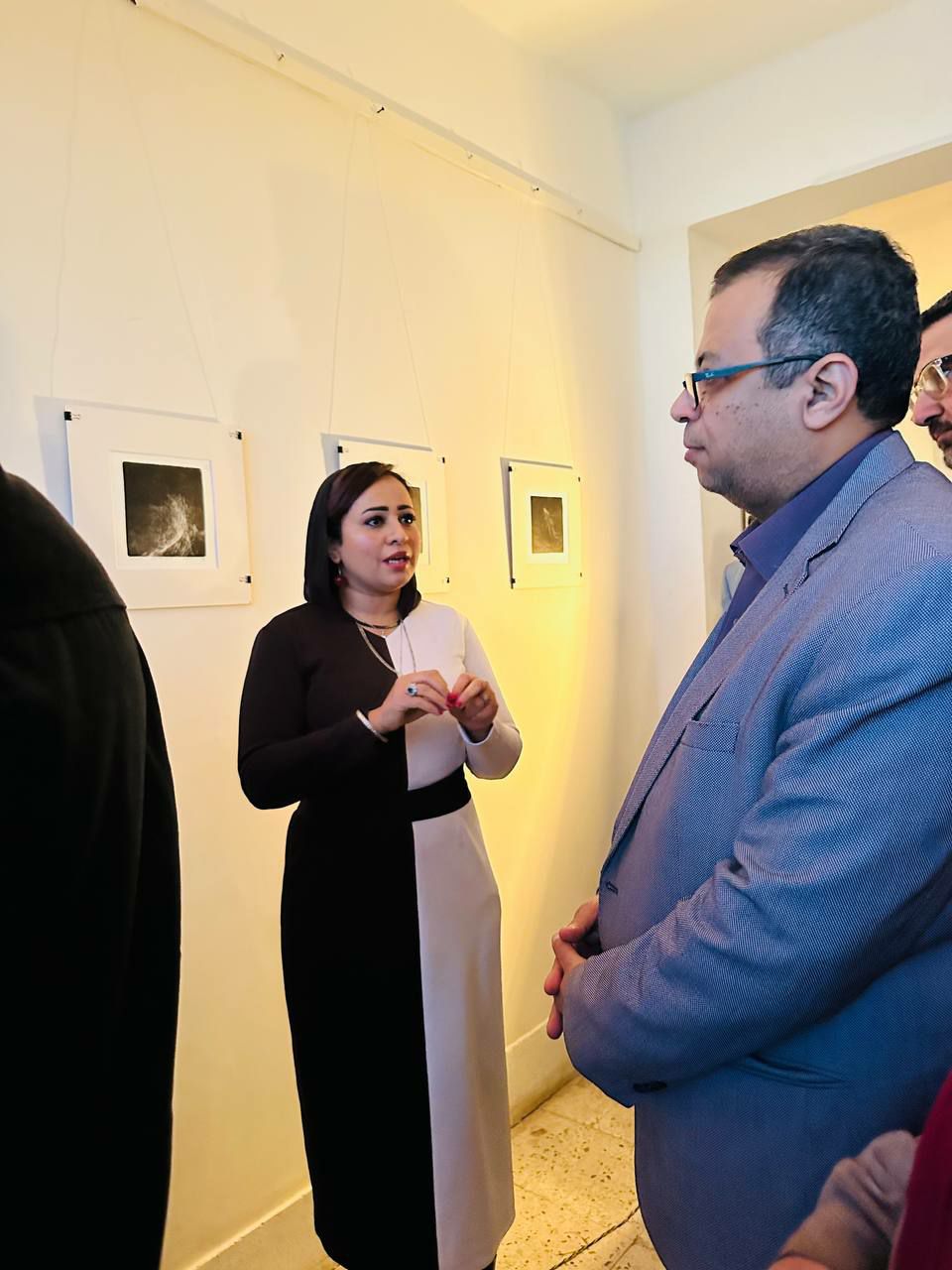 افتتح السيد الاستاذ الدكتور/ خالد صلاح عميد الكلية اليوم معرض "مانيرا نيرا" للدكتورة نهي سعيد مفتي