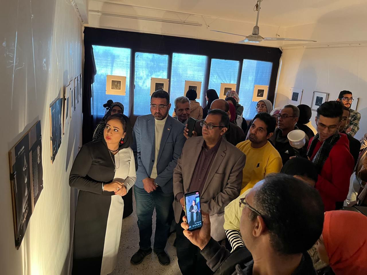 افتتح السيد الاستاذ الدكتور/ خالد صلاح عميد الكلية اليوم معرض "مانيرا نيرا" للدكتورة نهي سعيد مفتي