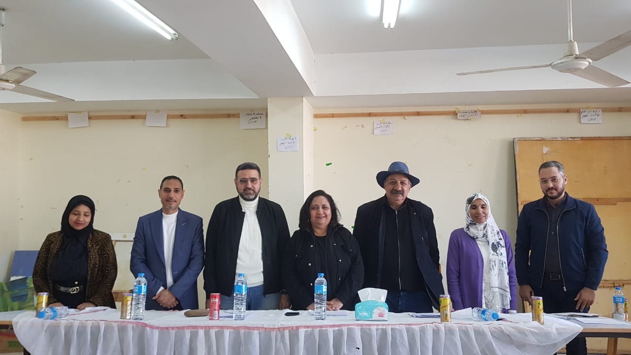  عقد قسم التصوير بالكلية سيمينار ما قبل نسجل نقطة البحث للباحثة نوران بهاء الدين صابر 