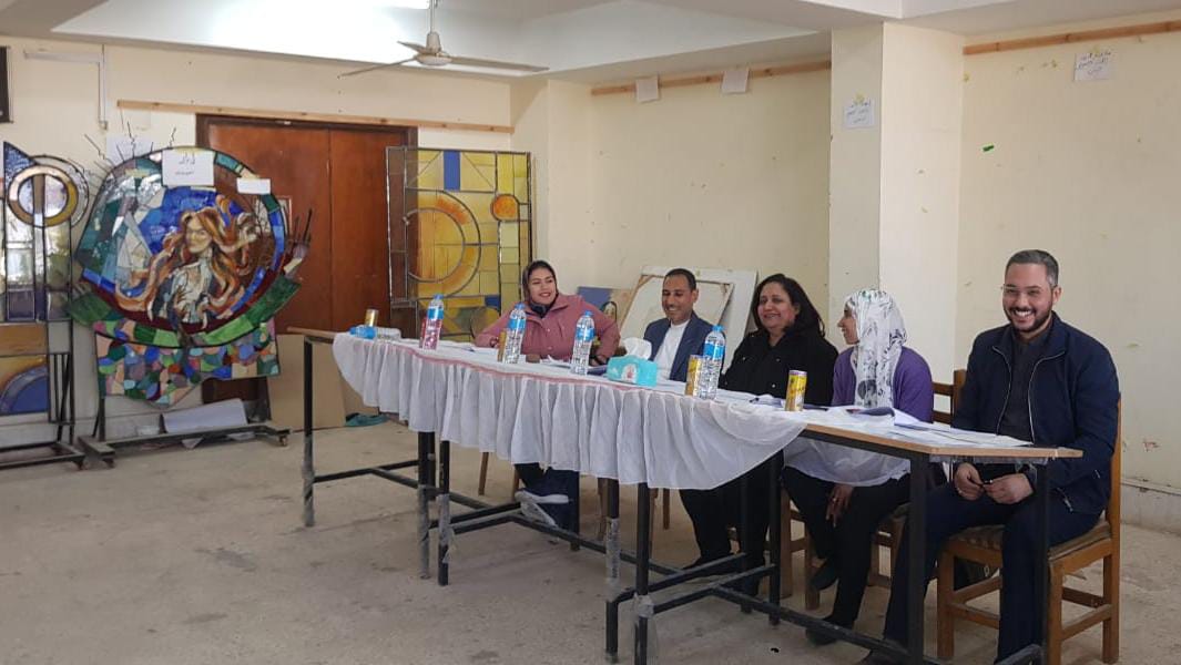  عقد قسم التصوير بالكلية سيمينار ما قبل نسجل نقطة البحث للباحثة نوران بهاء الدين صابر 