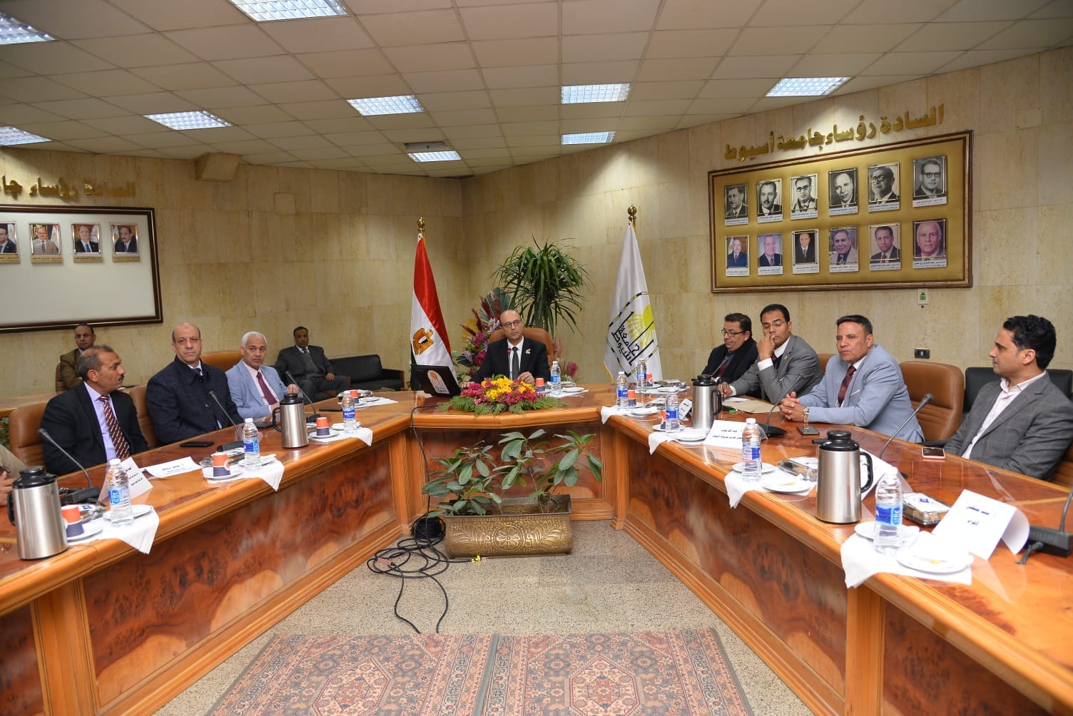 ​  ‏مؤتمر صحفي لرئيس جامعة أسيوط لاستعراض إنجازات العام الماضي [إضغط و إسحب للتحريك] ​