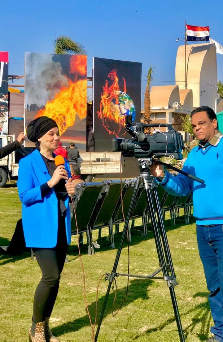 يتقدم الاستاذ الدكتور /أحمد المنشاوى نائب رئيس الجامعة لشئون الدراسات العليا والبحوث والمشرف على الكلية بخالص الشكر إلى لجنة (حفل الصوت والضوء) والتى قامت بالإشراف على تنفيذ تصميم بانوراما تحت شعار ( الشعوب ضدد التطرف والإرهاب )