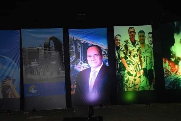 يتقدم الاستاذ الدكتور /أحمد المنشاوى نائب رئيس الجامعة لشئون الدراسات العليا والبحوث والمشرف على الكلية بخالص الشكر إلى لجنة (حفل الصوت والضوء) والتى قامت بالإشراف على تنفيذ تصميم بانوراما تحت شعار ( الشعوب ضدد التطرف والإرهاب )