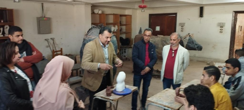 استكمال الورشة الفنية لليوم الثالث على التوالى فى إطار التعاون بين مؤسسات وكليات جامعة اسيوط ممثلة فى كلية الفنون الجميلة وفئات المجتمع الخارجى لذوى الهمم 