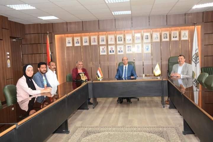 جامعة جنوب الوادى تكرم طلاب كلية الفنون الجميلة جامعة اسيوط المشاركين فى سمبوزيوم النحت والخزف بكلية التربية النوعية جامعة جنوب الوادي