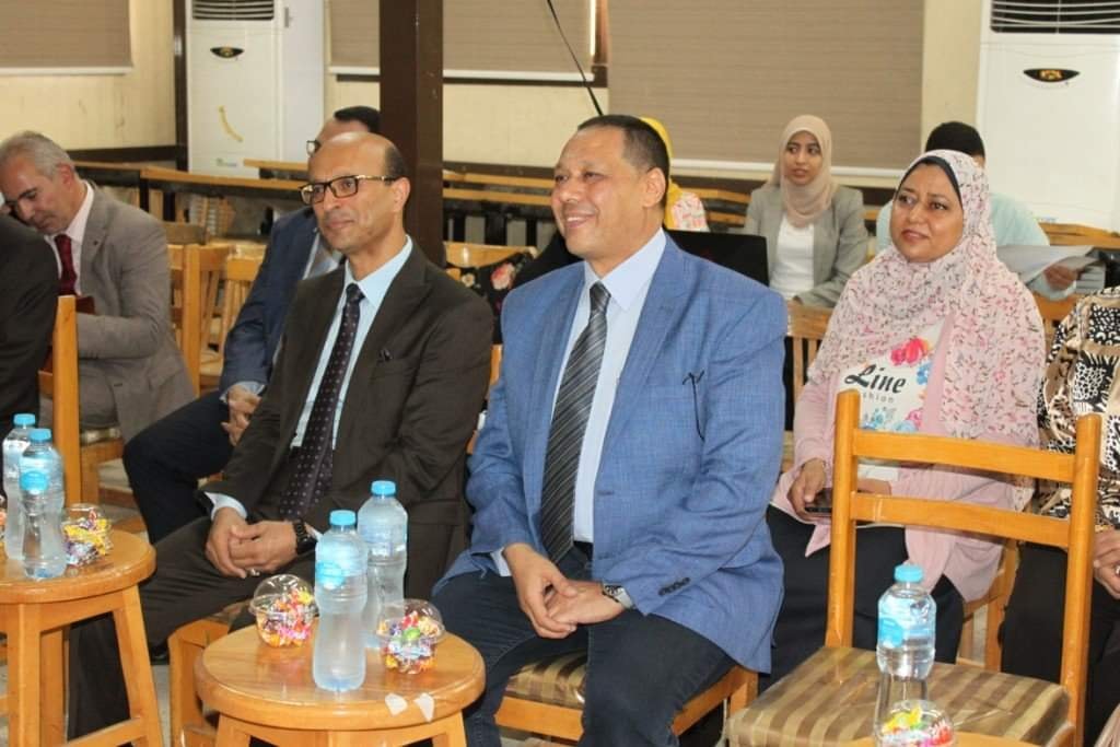 شهد الأستاذ الدكتور أحمد المنشاوى نائب رئيس الجامعة لشئون الدراسات العليا والبحوث والمشرف العام علي كلية الفنون الجميلة إنطلاق فاعليات حفل مشاريع تخرج قسم العمارة بكلية الفنون الجميلة الدفعة الثانية 