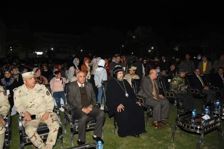 ​  يتقدم الاستاذ الدكتور /أحمد المنشاوى نائب رئيس الجامعة لشئون الدراسات العليا والبحوث والمشرف على الكلية بخالص الشكر إلى لجنة (حفل الصوت والضوء) والتى قامت بالإشراف على تنفيذ تصميم بانوراما تحت شعار ( الشعوب ضدد التطرف والإرهاب ) [إضغط و إسحب للتحريك] ​