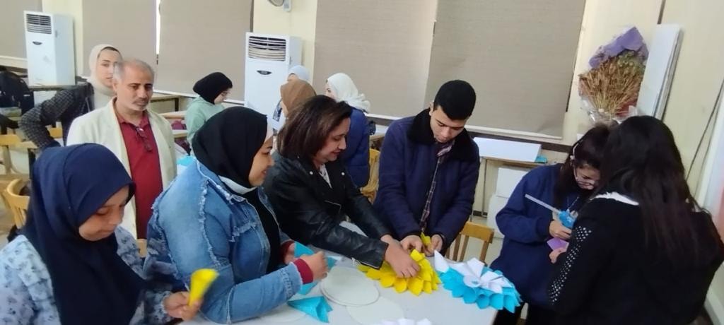 استكمال الورشة الفنية لليوم الثالث على التوالى فى إطار التعاون بين مؤسسات وكليات جامعة اسيوط ممثلة فى كلية الفنون الجميلة وفئات المجتمع الخارجى لذوى الهمم 