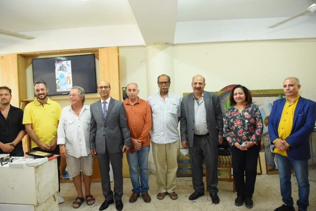 شهد الدكتور أحمد المنشاوي نائب رئيس الجامعة لشئون الدراسات العليا والبحوث والمشرف علي كلية الفنون الجميلة ختام أعمال الورشة الفنية الدولية بقسم التصوير بالكلية والتي امتدت فعالياتها في الفترة من 16 حتي 18 من يوليو الجاري