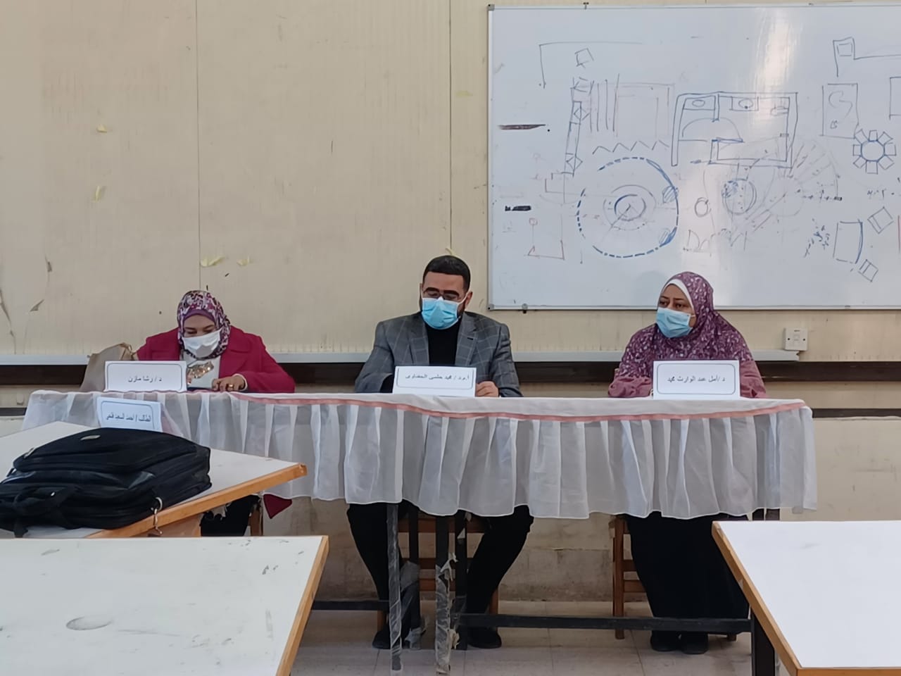 عقد اختبار قبول لطلاب مرحلة الماجستير قسم العمارة