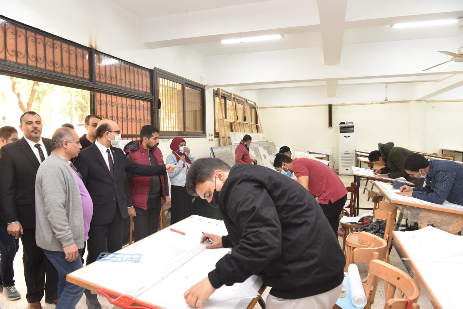  جولة تفقدية لمتابعة إنتظام أعمال إمتحانات الفصل الدراسي الأول للعام الجامعي 2021/2022 بالكلية