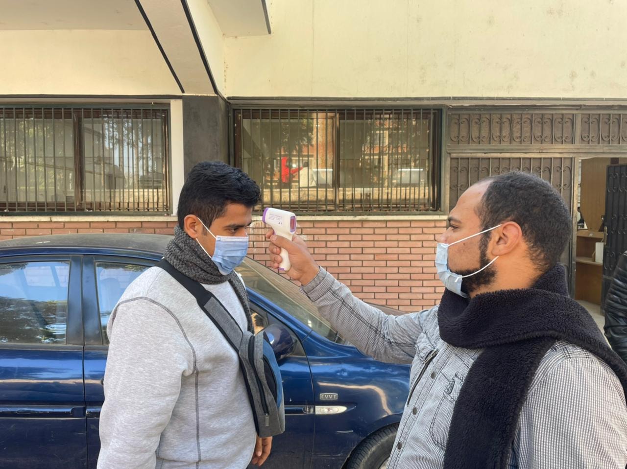 كلية الفنون الجميلة تتابع خطتها الوقائية لتوفير اعلى درجات الصحة والسلامة للطلاب