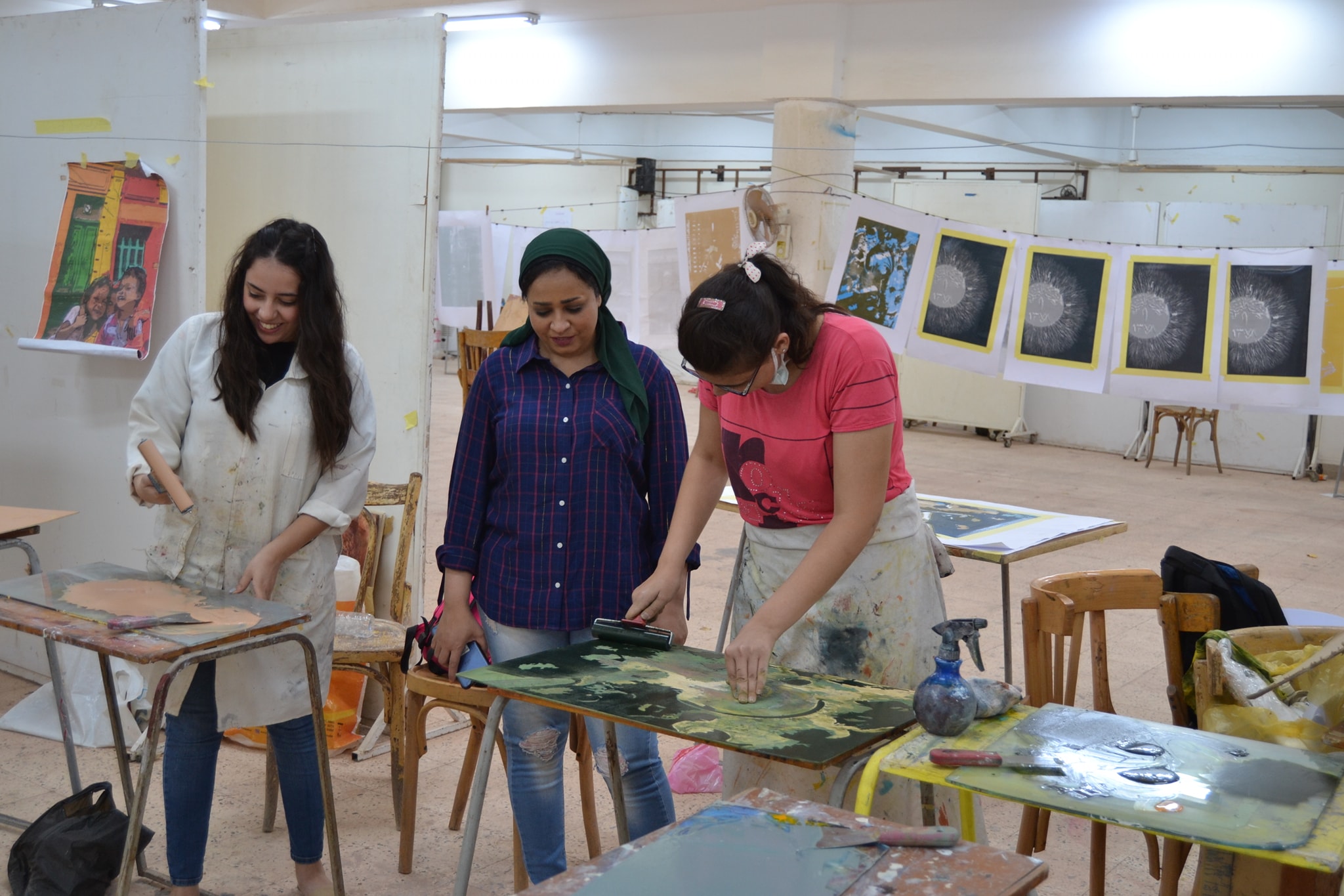 #طلاب_الفرقة_الرابعة بكليه الفنون الجميلة جامعة اسيوط أثناء تنفيذ مشروع التخرج للدفعة الثانية للعام الجامعي ٢٠٢١ /٢٠٢٢ م