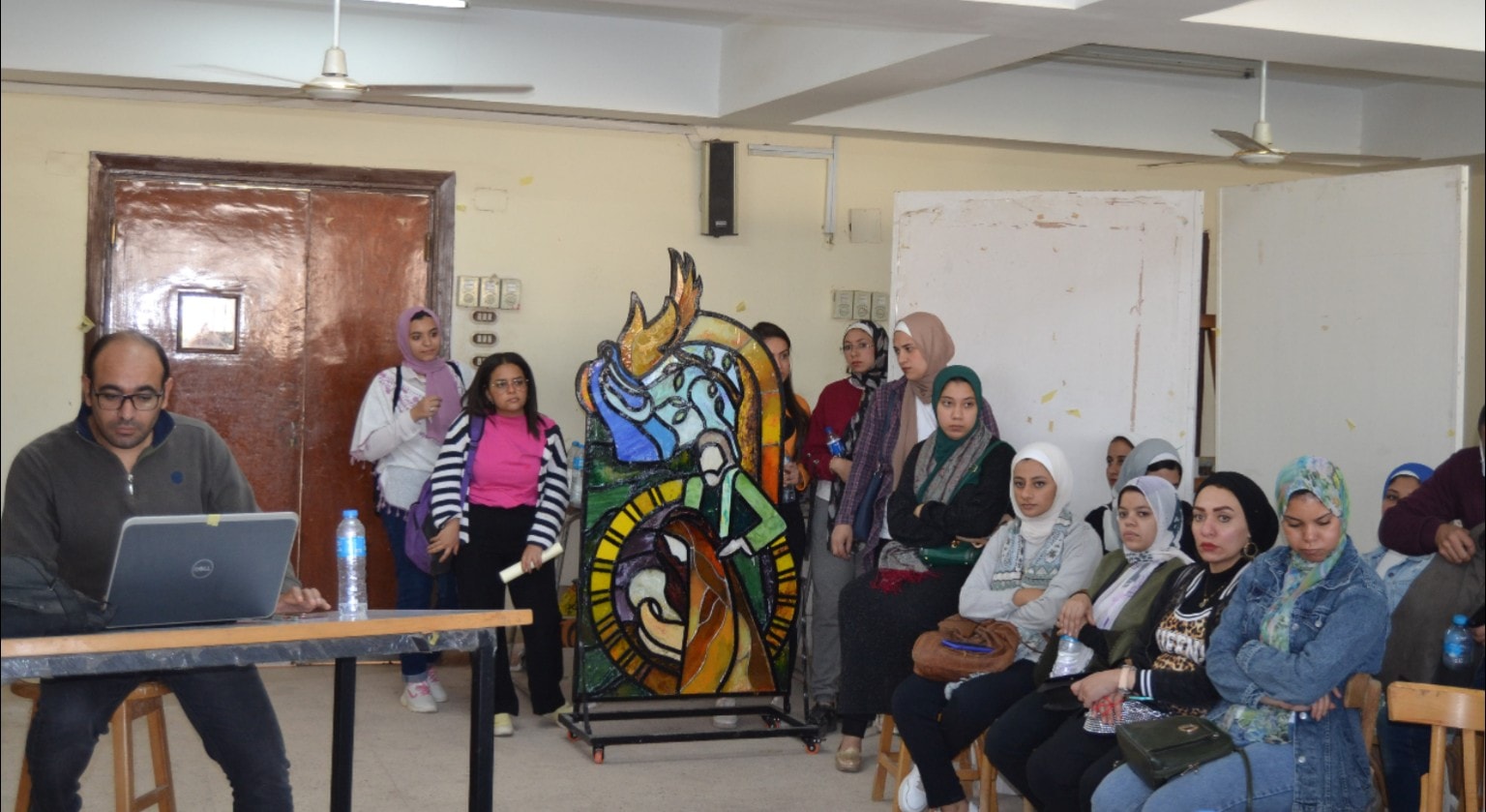 عقد سمينار لطلاب مرحلة الماجستير والدكتوراه بقسم التصوير