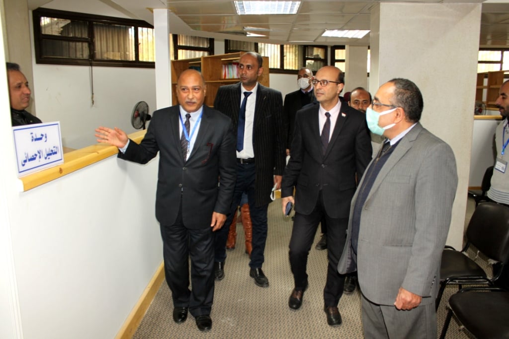 نائب رئيس جامعة أسيوط يعقد لقاءاً مع وفد وزارة التعليم العالي لاستعراض جهود الجامعة المبذولة لاكتمال منظومة التحول الرقمي و زيادة أوجه التعاون و الدعم بين الطرفين في تطبيق مشاريع تكنولوجيا المعلومات