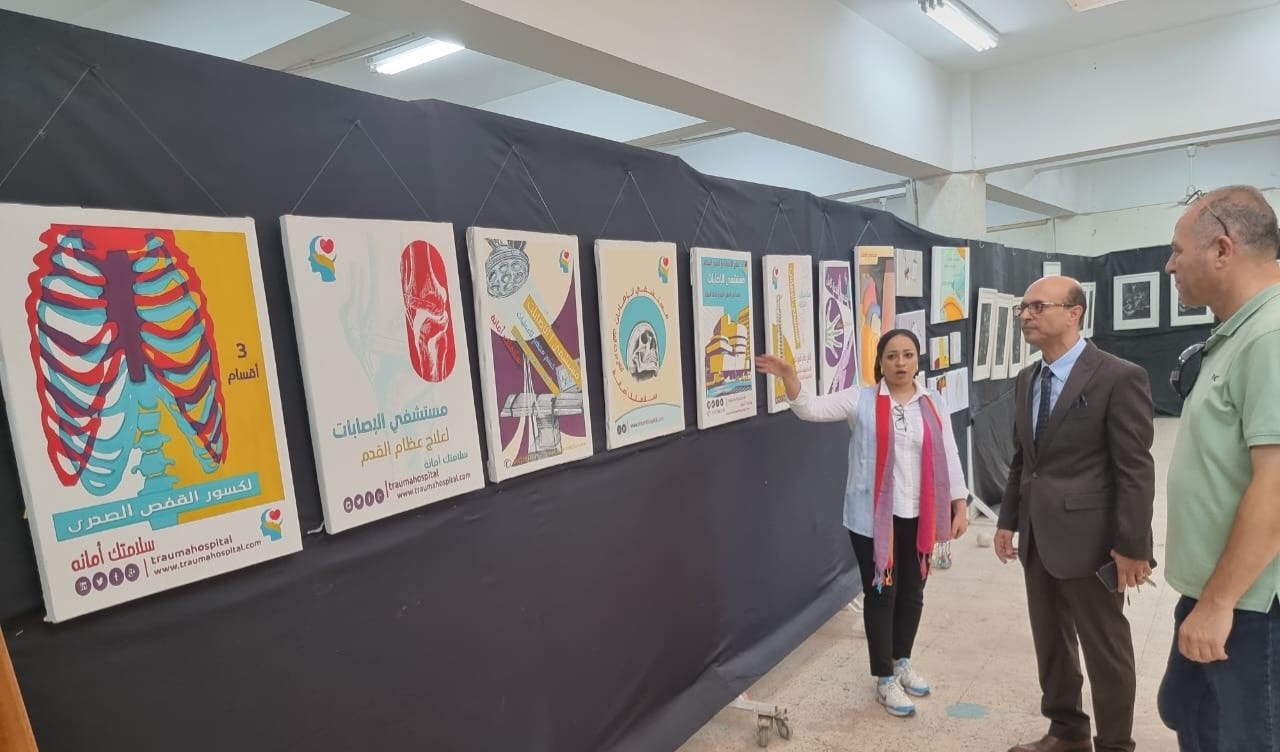 الأستاذ الدكتور أحمد المنشاوي نائب رئيس جامعة أسيوط لشئون الدراسات العليا والبحوث والمشرف على كلية الفنون الجميلة يستقبل أعضاء لجان تحكيم مشروع تخرج الدفعة الثانية لطلاب الفرقة الرابعة بقسم النحت و قسم الجرافيك بكلية الفنون الجميلة 