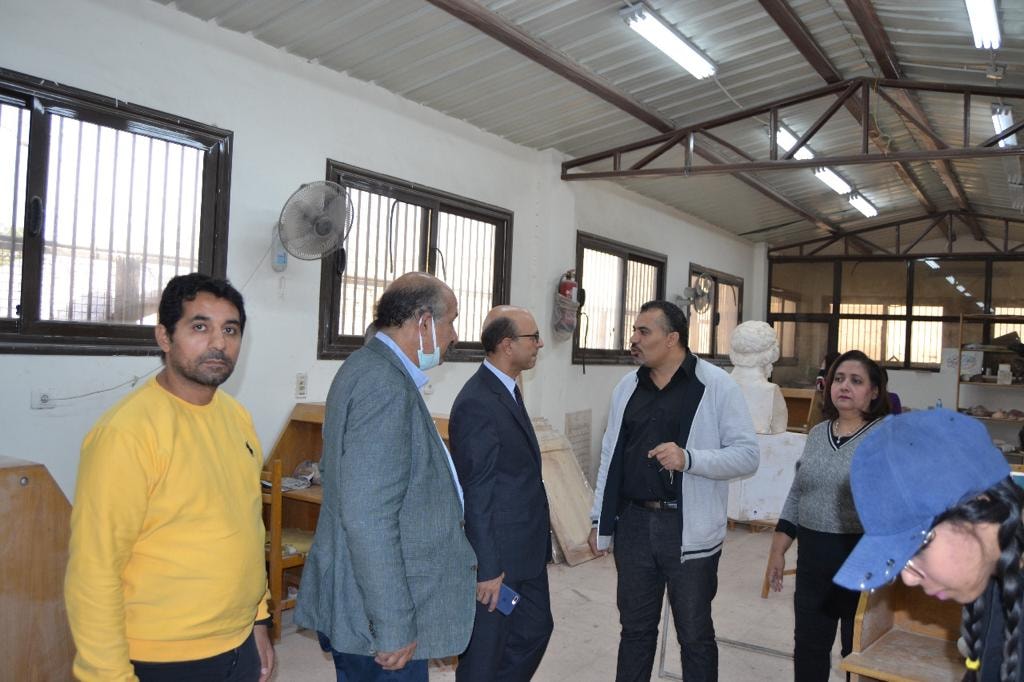 متابعة سير العملية التعليمية