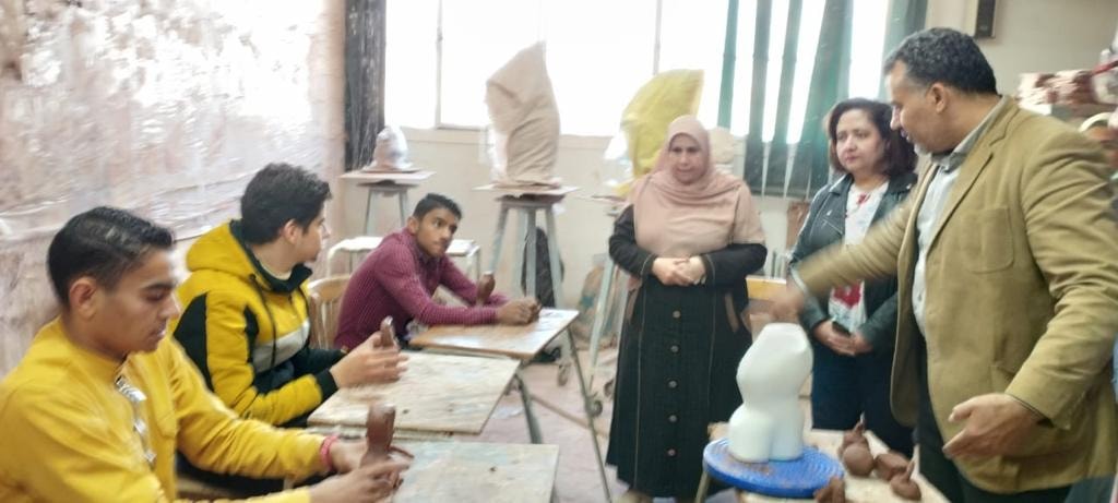 استكمال الورشة الفنية لليوم الثالث على التوالى فى إطار التعاون بين مؤسسات وكليات جامعة اسيوط ممثلة فى كلية الفنون الجميلة وفئات المجتمع الخارجى لذوى الهمم 