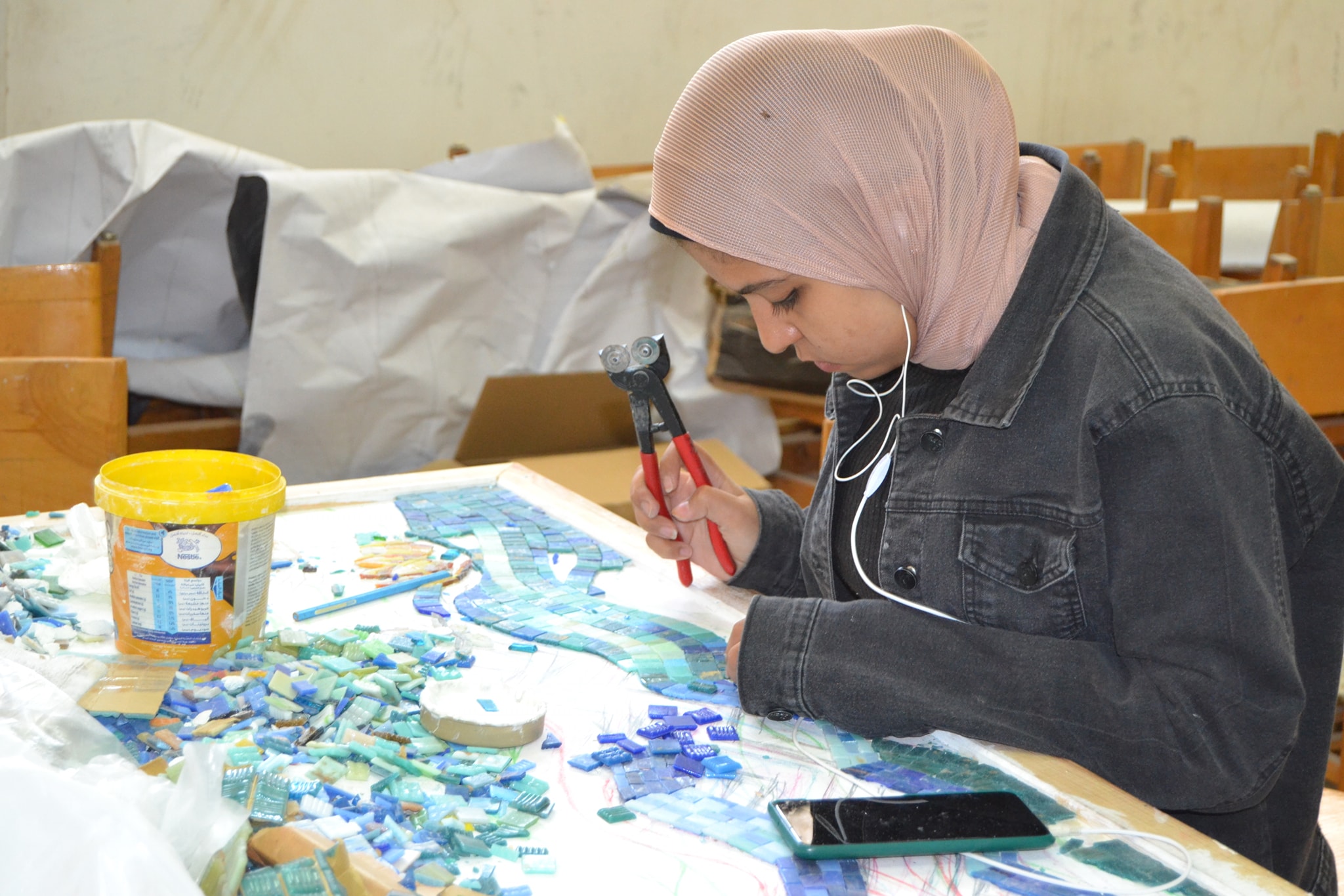 #طلاب_الفرقة_الرابعة بكليه الفنون الجميلة جامعة اسيوط أثناء تنفيذ مشروع التخرج للدفعة الثانية للعام الجامعي ٢٠٢١ /٢٠٢٢ م