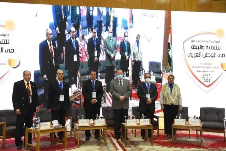 كلية الفنون الجميلة تشارك بمعرضها الفني على هامش المؤتمر الدولي الحادي عشر للتنمية والبيئة في الوطن العربي