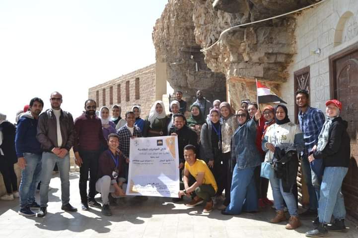 زيارة كلية الفنون الجميلة لدير مارمينا المعلق بجبل ابنوب (المعابدة) ضمن فعاليات أجندة تنمية وتنشيط الوعى السياحي