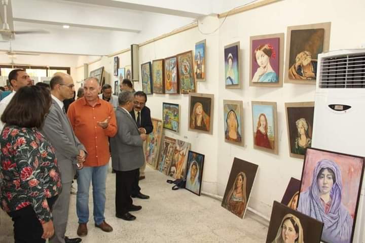 الاستاذ الدكتور أحمد المنشاوي نائب رئيس الجامعة لشئون الدراسات العليا و البحوث و المشرف علي كلية الفنون الجميلة يفتتح معرض فني ضمن فعاليات  ختام العام الدراسي الثاني لمختلف الفرق الدراسية بكلية الفنون الجميلة