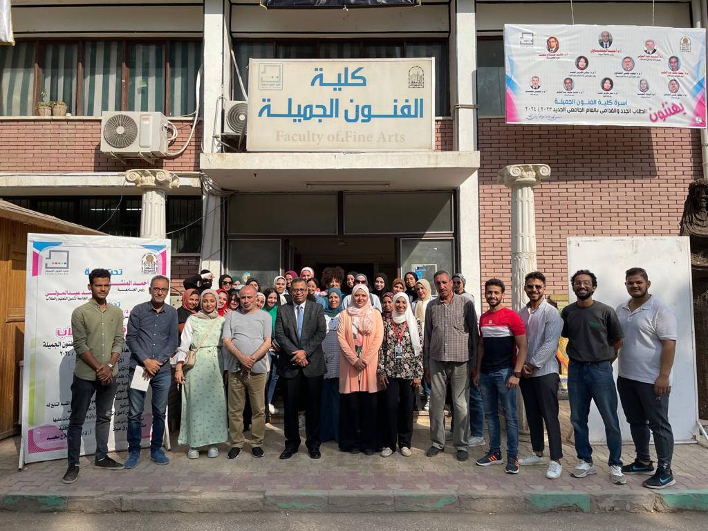 شاركت كلية الفنون الجميلة بجامعة اسيوط فى الحملة التي نظمتها جامعة اسيوط لدعم صحة المرأة والكشف المبكر على سرطان الثدى. 