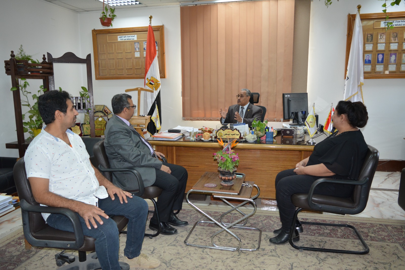 زيارة تفقدية لكلية العلوم بجامعة أسيوط لمتابعة تنفيذ اللوحة الجدارية الكبري بمدخل كلية العلوم