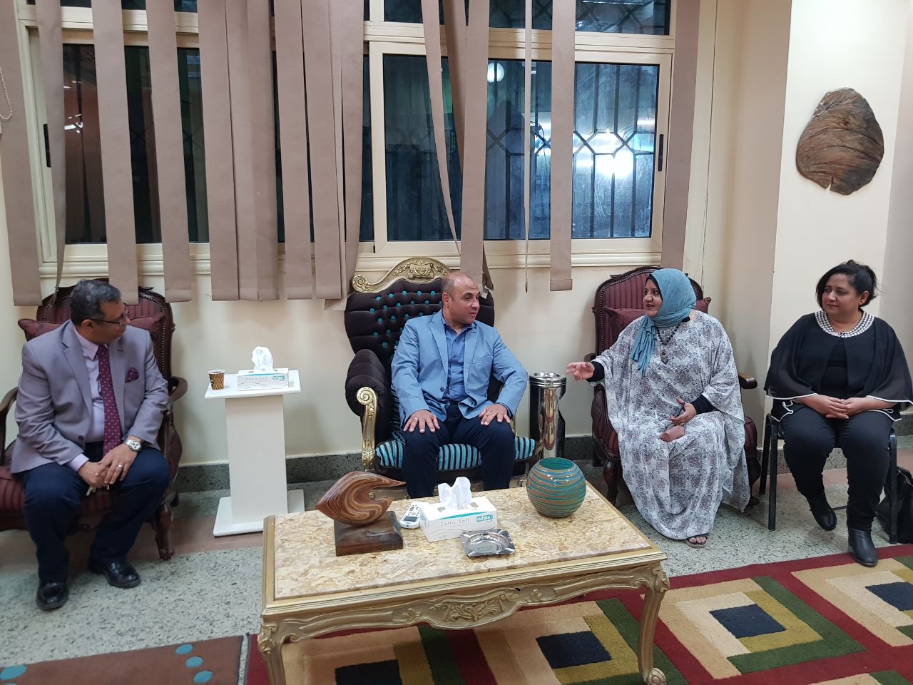 " افتراضات جدارية "