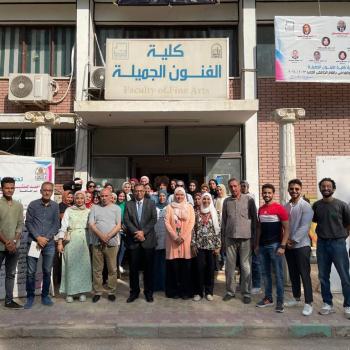 شاركت كلية الفنون الجميلة بجامعة اسيوط فى الحملة التي نظمتها جامعة اسيوط لدعم صحة المرأة والكشف المبكر على سرطان الثدى. 