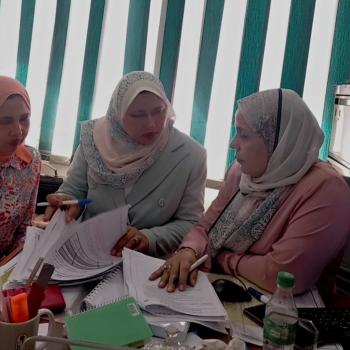 في إطار متابعة وحدة ضمان الجودة لأعمال اللائحة الجديدة لمرحلة البكالوريوس بنظام الساعات المعتمدة عقدت مدير وحدة ضمان الجودة د./ أمل عبد الوارث اجتماعات لمتابعة انجاز المتبقي من اعمال اللائحة مع ممثلي قسمي الديكور والجرافيك