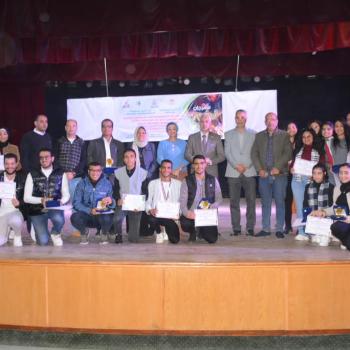 الطالبة ريناد محمد .. الطالبة بالكلية تحصل علي شهادة التميز في الغناء في مهرجان نغم ٢ الذي تنظمه الجامعة.