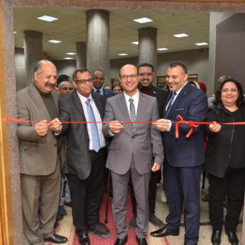 رئيس جامعة أسيوط يفتتح المعرض الفني الأول لطلاب قسم النحت بكلية الفنون الجميلة بعنوان "أنشودة طلابية بين الواقع والخيال"