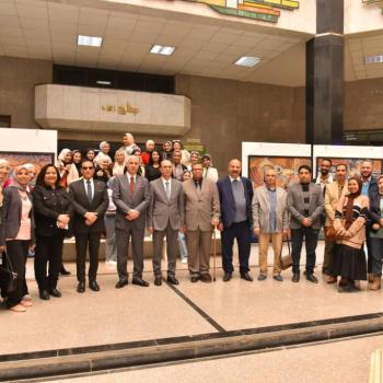 رئيس جامعة أسيوط يفتتح معرض "إبداعات الموزاييك" لقسم التصوير بكلية الفنون الجميلة