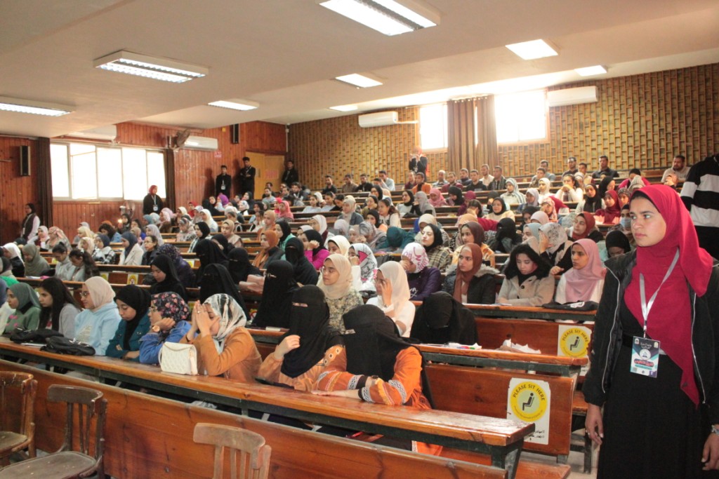 كلية تربية أسيوط تشهد انعقاد ندوة تعريفية عن المشاركة الطلابية في مشروع محو الأمية