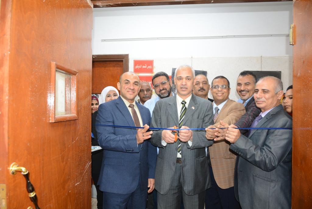 جامعة أسيوط تفتتح معرض الفنون التشكيلية  للدكتور محمد عبدالحكيم