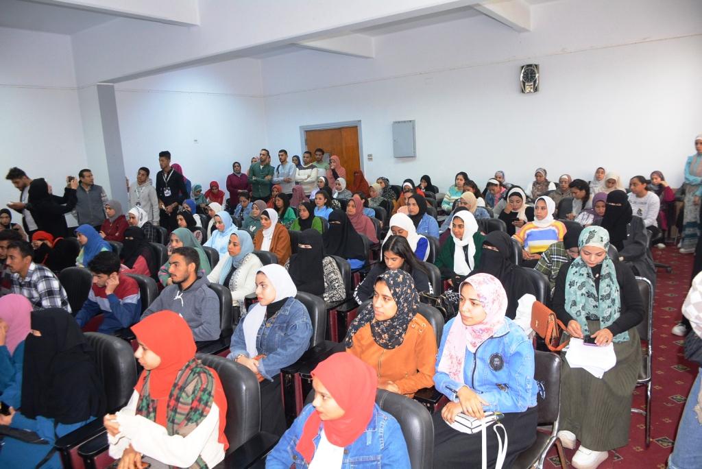 جامعة أسيوط تشهد انعقاد ندوة "مصر تنتخب .. حق الشباب وواجبهم في المشاركة في الانتخابات الرئاسية" لطلاب كلية التربية