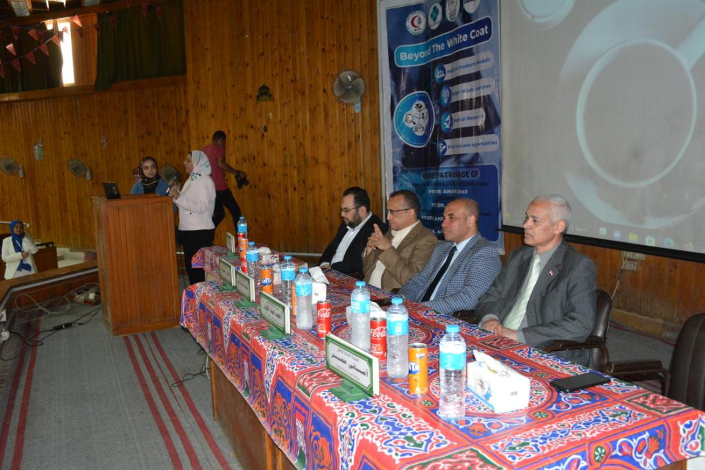 جامعة أسيوط تنظم المؤتمر الطلابي الأول لكلية الطب تحت عنوان " Beyond The White Coat" 